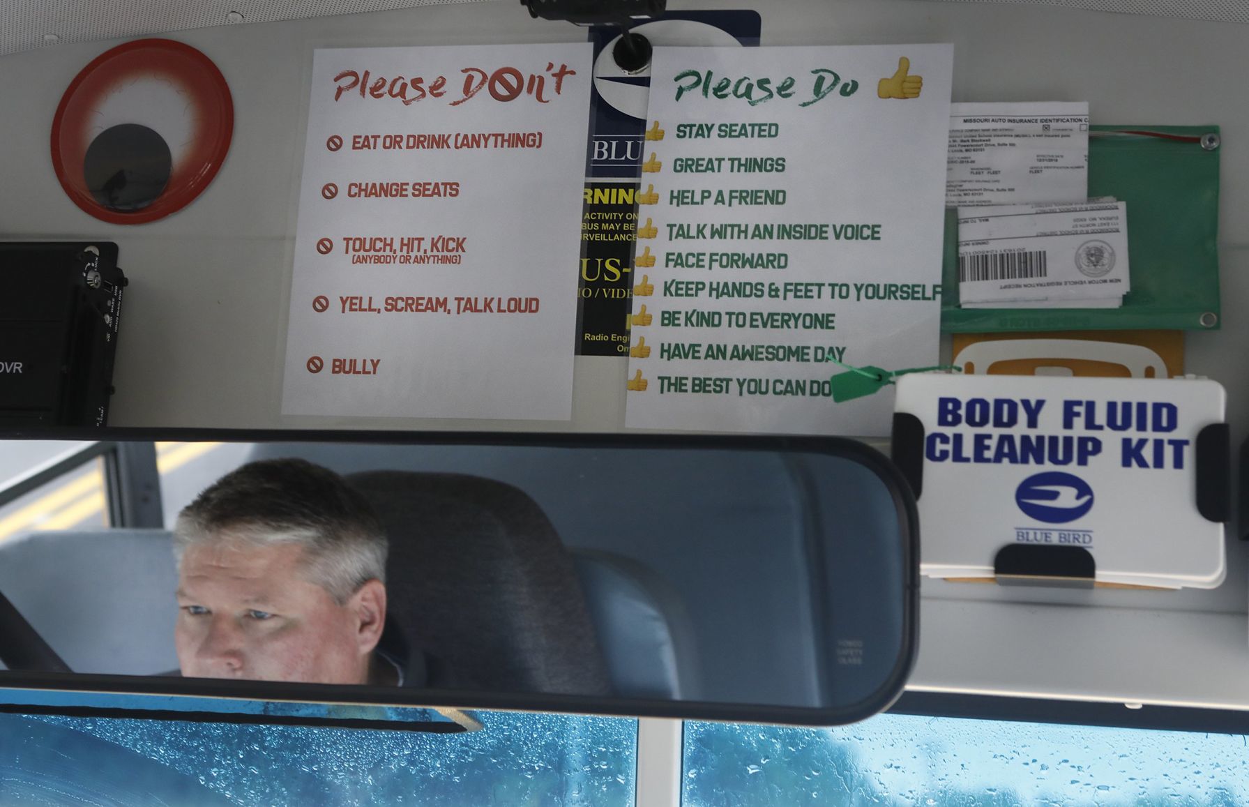 School bus drivers needed in the St. Louis area